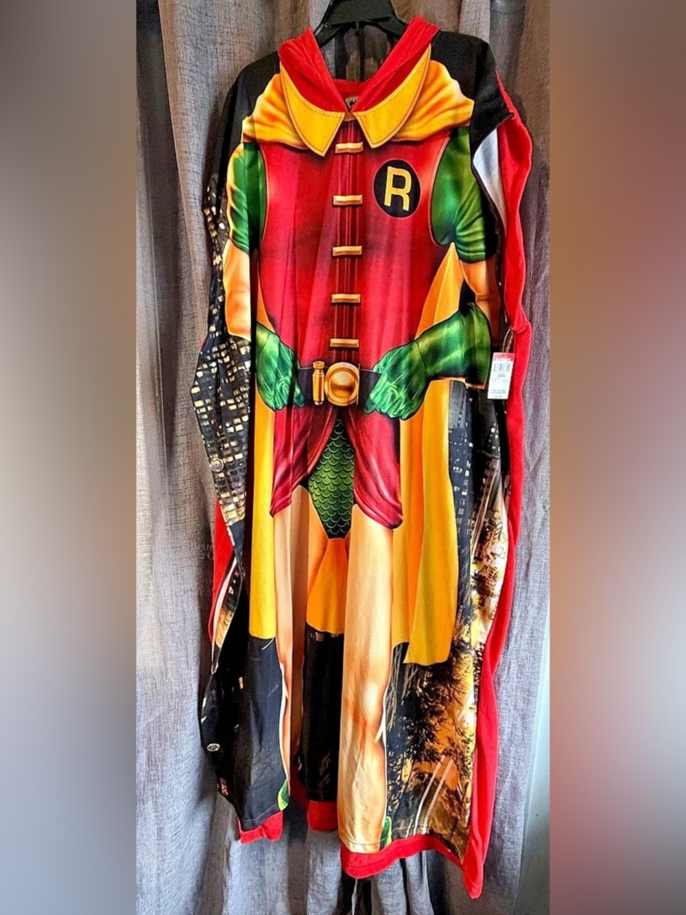DC Robin costume Superhero Costume in Red & Green Like New
